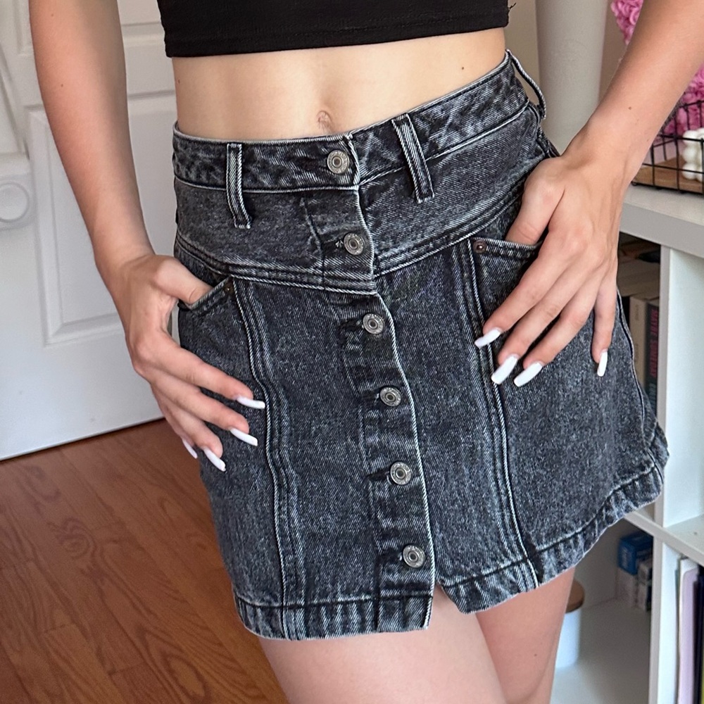 Abercrombie & Fitch Charcoal Button-Front Mini Skirt - Picture 1 of 2